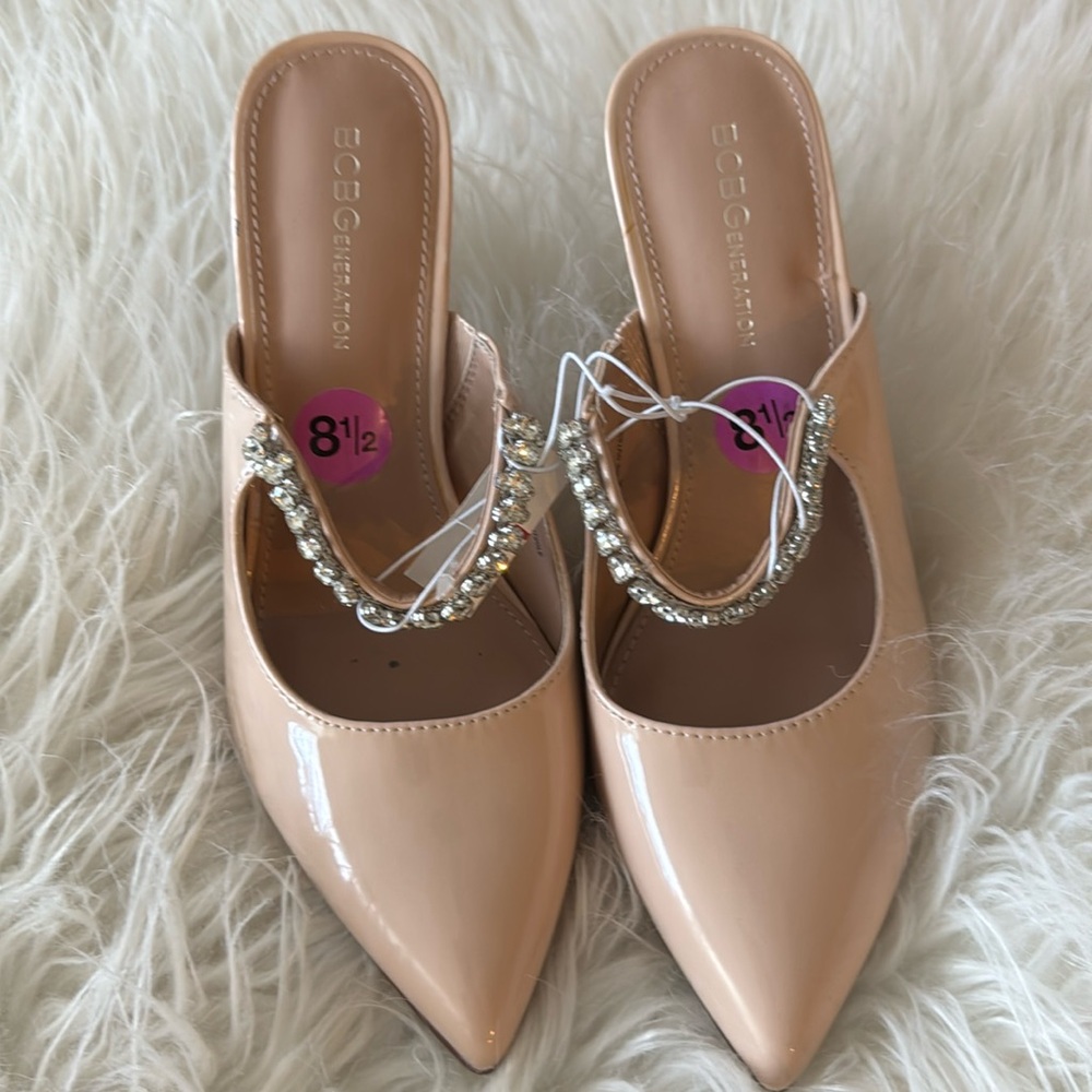 New BCBG Generation Embellished Slide Heels
Nude Pointy Choo Bing Toe 8.5